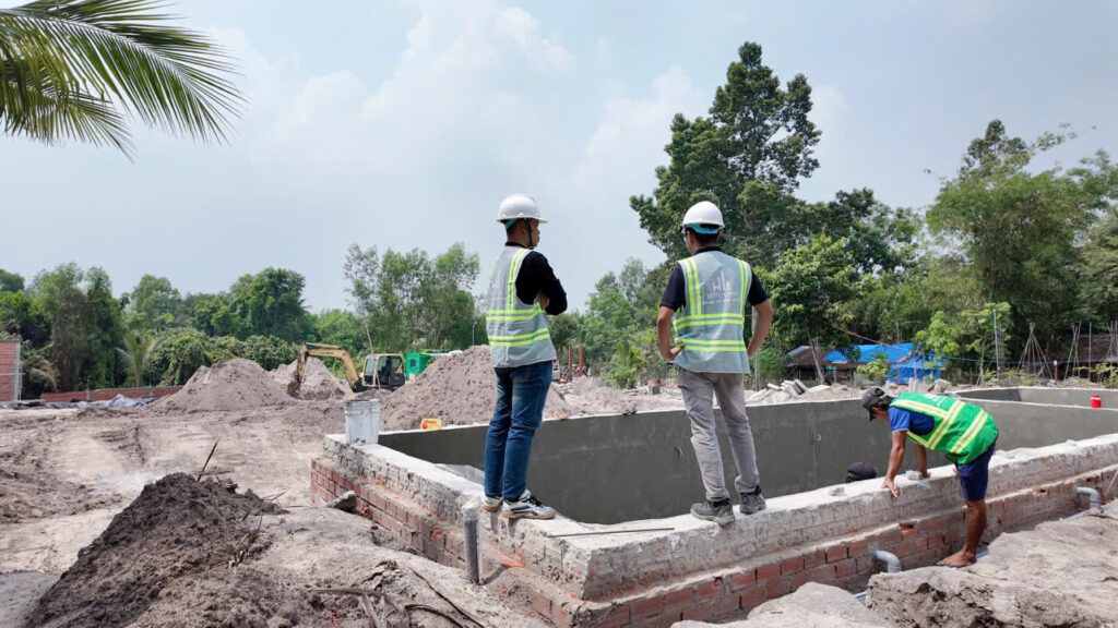 Hình ảnh đội ngũ kỹ sư H77CONS đang giám sát tại công trình khu nghĩ dưỡng ở Đồng Nai