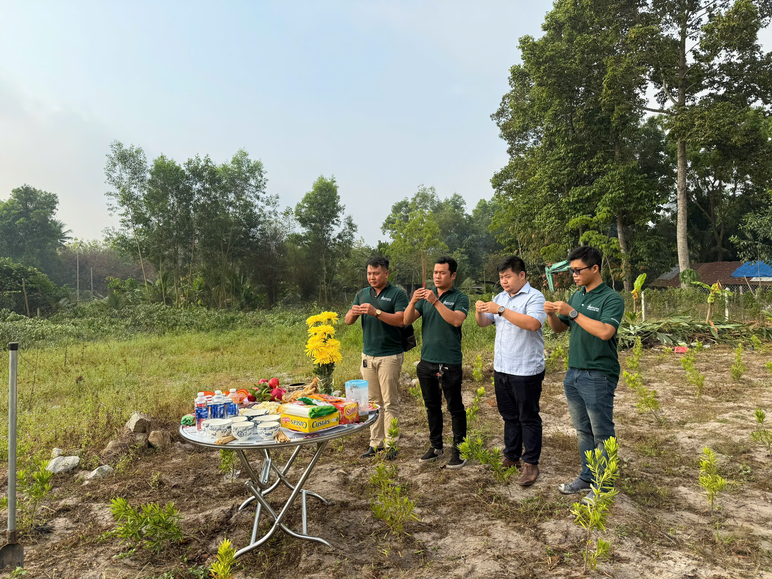 Hình ảnh đội ngũ H77CONS và gia chủ trong lễ khởi công dự án Khu Nghỉ dưỡng Sinh thái Bình Dương