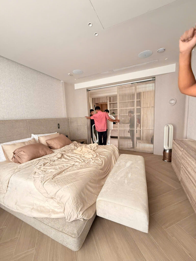 Đội ngũ H77CONS tiến hành kiểm tra lại nội thất trước khi bàn giao