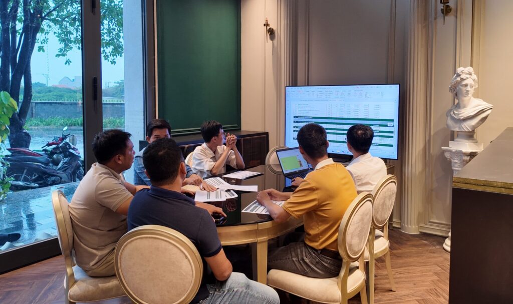 Hình ảnh đội ngũ H77CONS họp phối hợp giữa các bộ phận