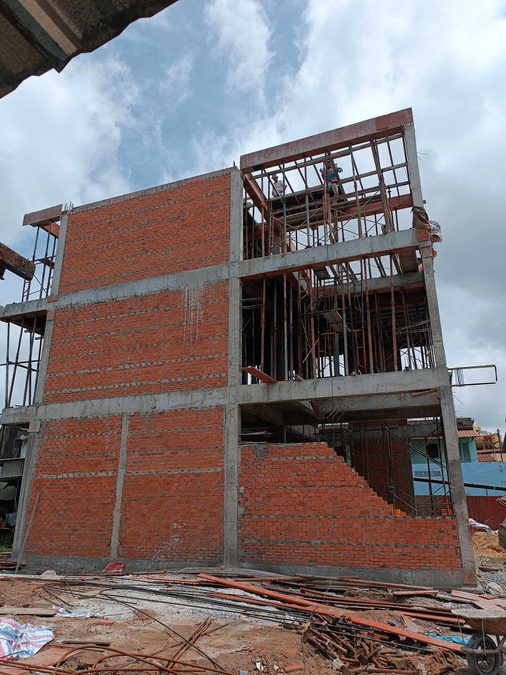 Hình ảnh thi công Nhà phố Mr. Tính được thực hiện bởi đội ngũ H77CONS