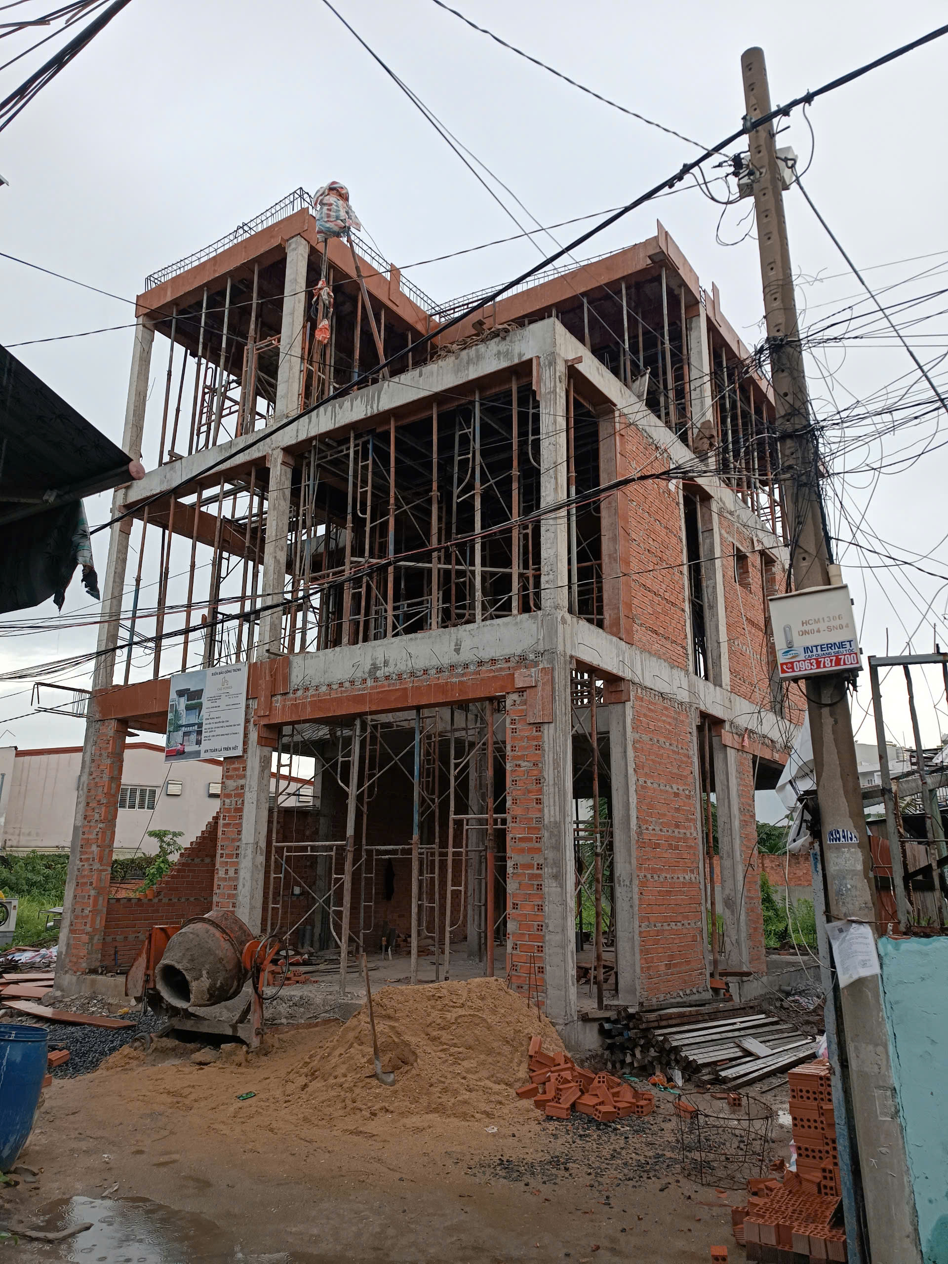 Hình ảnh thi công Nhà phố Mr. Tính được thực hiện bởi đội ngũ H77CONS